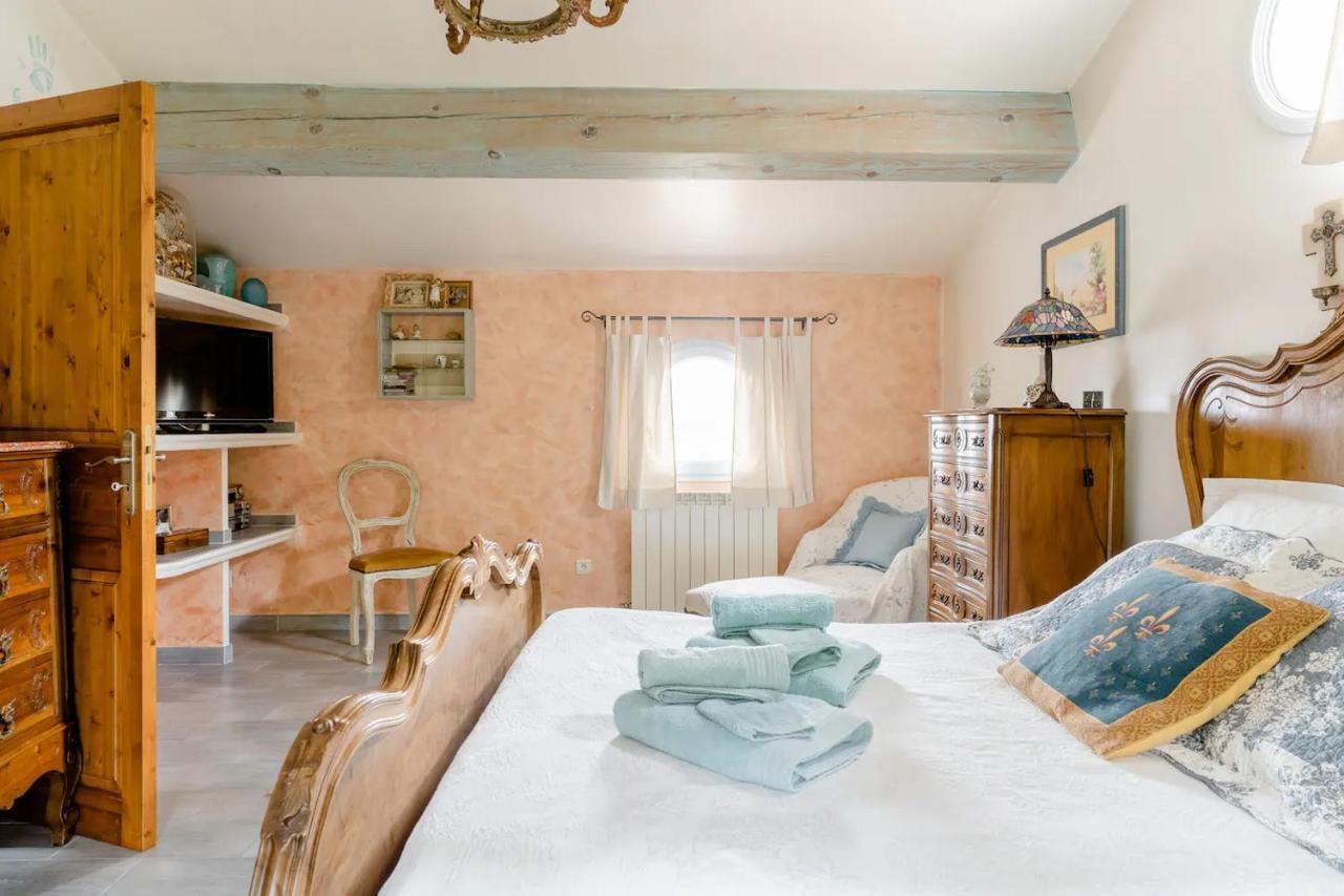 Agreable Chambre D'Hotes Avec Piscine Bed & Breakfast Le Beausset Bagian luar foto